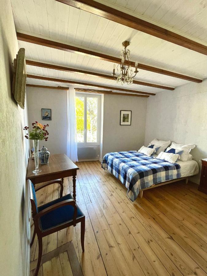 Chez Sarah - L'Escapade Bed & Breakfast Javerlhac-et-la-Chapelle-Saint-Robert Екстериор снимка